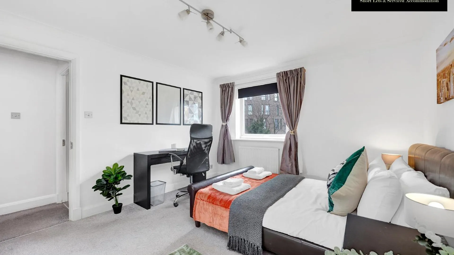Caraway Heights 2Bedroom Apt Sleeps 6 In Canary Wharf, Free Parking, Near Excel, O2 & London City Airport By Maison Christo Property Short Lets & Serviced Accommodation