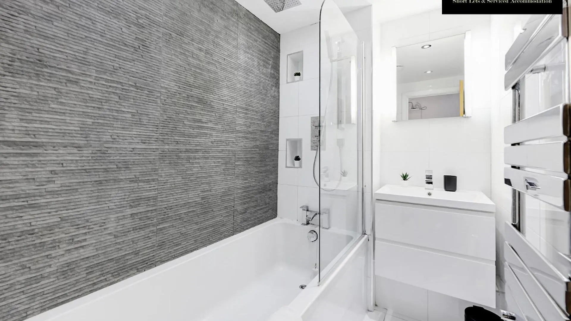 Apartment Caraway Heights 2Bedroom Apt Sleeps 6 In Canary Wharf, Free Parking, Near Excel, O2 & London City Airport By Maison Christo Property Short Lets & Serviced Accommodation